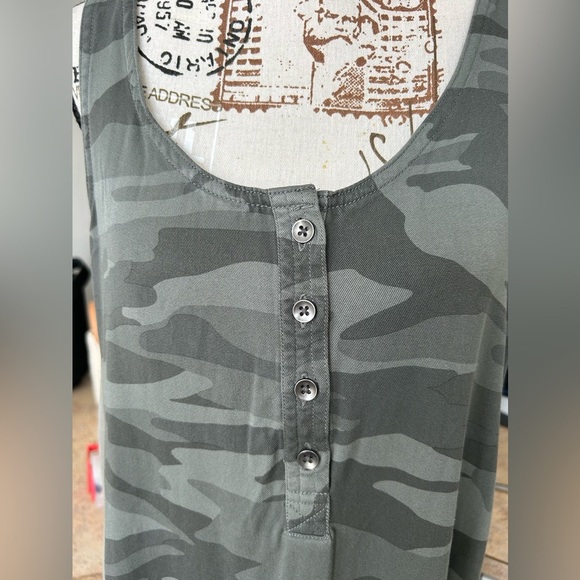 5/$25 Splendid women’s sleeveless camo midi dress size small - Picture 4 of 8
